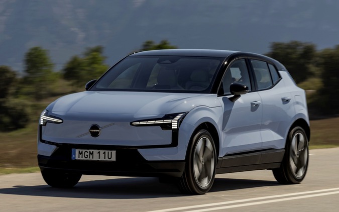 ボルボ最小電動SUV『EX30』、シングルモーターと「クロスカントリー」追加…米2026年モデル 画像