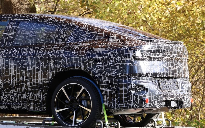 激変！ クーペシルエットで登場、BMW『X4』後継モデルを初めて捕捉 画像