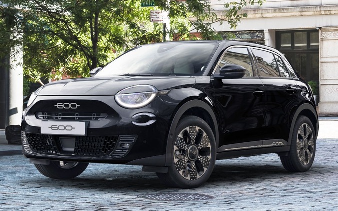 フィアット600に初の黒ボディ、レトロでシックな「ネロ チネマ」登場…150台限定で441万円 画像