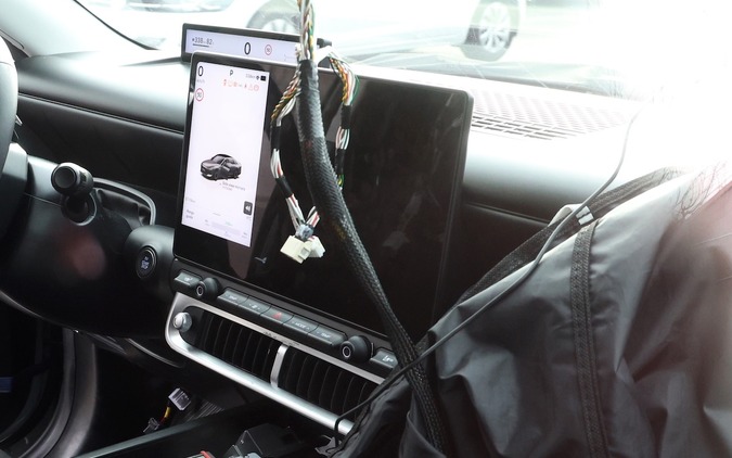 日本市場にはいつ？ ヒョンデ最小のEV、『アイオニック3』の車内を初めて撮影！ 画像