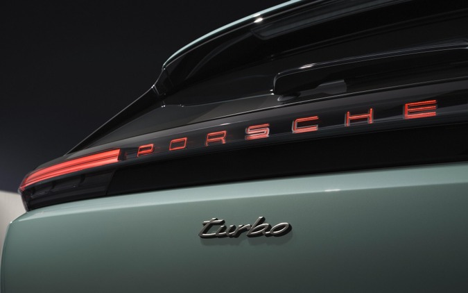 「馬力単価激安」ポルシェの『カイエン』新型がフルEVに！「はえぇぞコイツ！！」と性能に驚きの声 画像