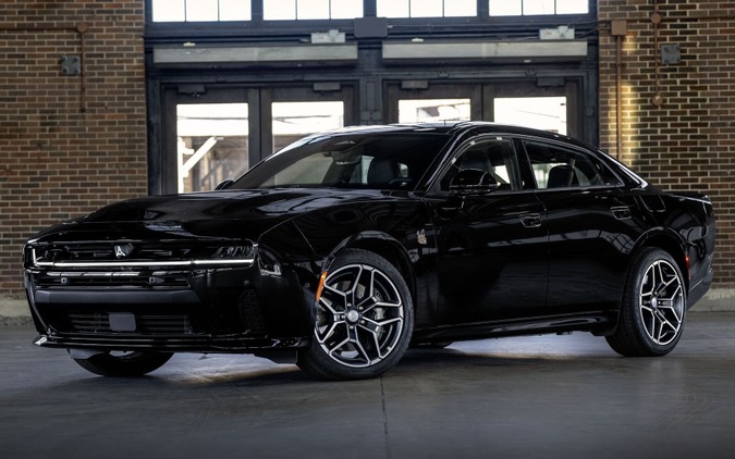 550馬力のマッスルカー『チャージャー スキャットパック』、4ドアの米国受注開始…6万ドル以下で最強のセダンに 画像