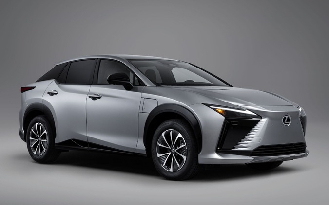 レクサス『RZ』改良新型、米国発売へ…「プラグ&チャージ」機能搭載 画像
