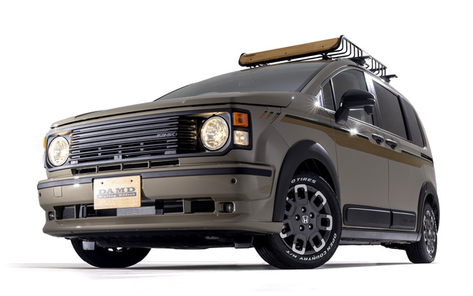 これがホンダ『フリード』!? ニューレトロに変身、ダムド話題の新作ボディキットがついに販売開始 画像