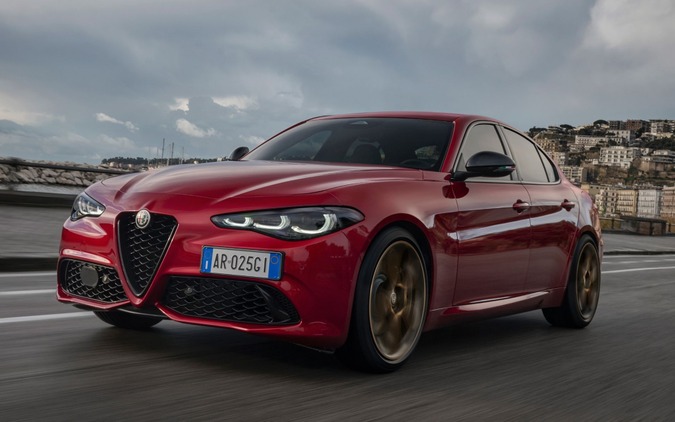 アルファロメオ『ジュリア』と『ステルヴィオ』、合計85台の限定車「INTENSA」登場…750万円から 画像