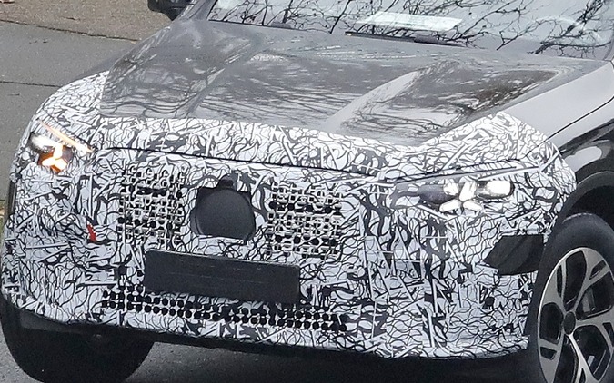 メルセデスベンツ『GLC』改良新型、ドデカグリル採用！ 車内には第4世代MBUXインフォテインメント 画像