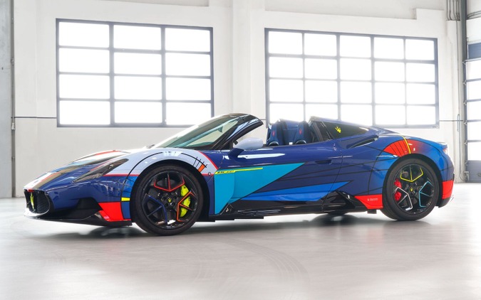 マセラティMC20チェロに「オペラ・ダルテ」、手描きのボディは「走るキャンバス」…ミラノで公開 画像