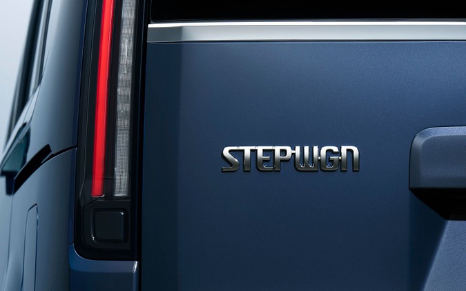 「初代エンブレム エモい」ホンダ『ステップワゴン』が30周年！ 特別仕様車にSNSで感動の声 画像