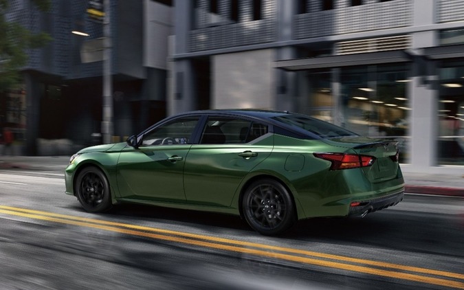 日産の最上位セダン『アルティマ』、ブラックアクセントのミッドナイトエディション追加…米2026年型 画像