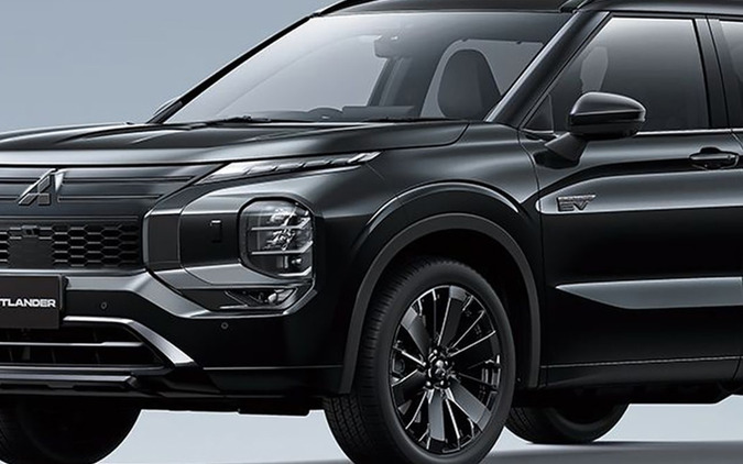 「カッコ良すぎ」黒い三菱『アウトランダーPHEV』にSNSも注目！ 価格については「気絶しそう」の声も 画像