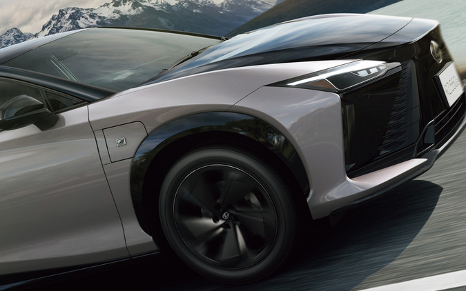 「サプライズ発表だと!?」新型レクサス『RZ』、「F SPORT」登場に驚きの声 画像