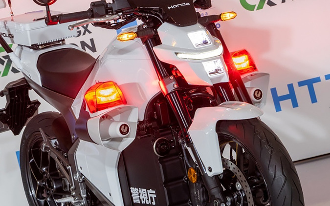 「EV白バイとかステルス過ぎて怖いw」ホンダ『WN7』が白バイに、箱根駅伝で先導「正月の楽しみ増えた」の声も 画像