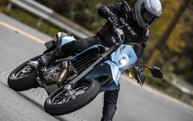 【スズキ DR-Z4SM 試乗】手強すぎず、優しすぎない、スーパーモタードの新たなカタチ…伊丹孝裕 画像