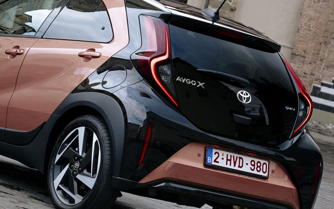 「パッソの代わりに日本でも…」トヨタ初のAセグ・フルハイブリッド車『アイゴX』に、日本導入を望む声 画像