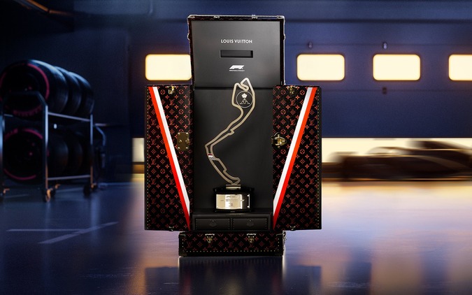 ルイ・ヴィトン、赤いモノグラムの特注トロフィー・トランク製作…F1モナコGP2026 画像