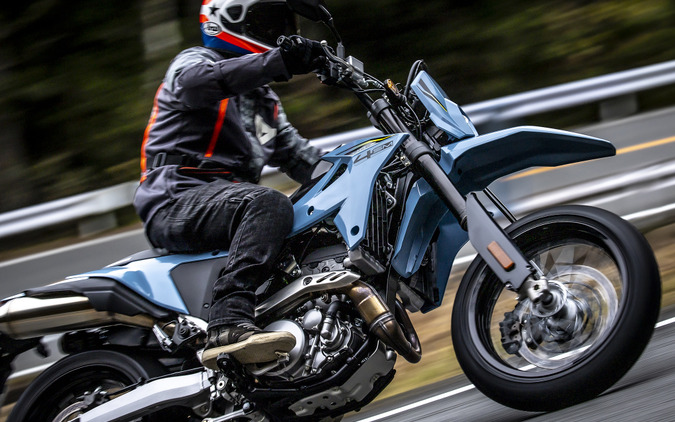 【スズキ DR-Z4SM 試乗】ワインディング最速説ふたたび!? 妥協なき仕上がりは「間違いない」…鈴木大五郎 画像