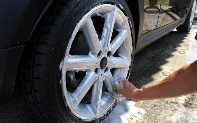 洗車しても締まらない…その原因は足元だった！ 冬の汚れを落として愛車の印象を変える方法 ～Weeklyメンテナンス～ 画像