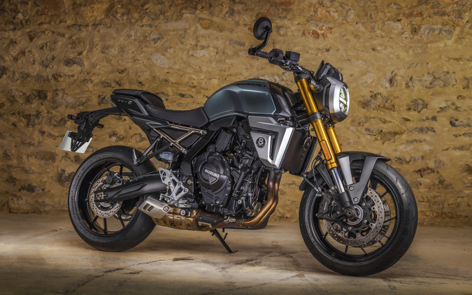 スズキ、大阪・東京・名古屋モーターサイクルショーに話題の新型『GSX-8T』や『GSX-R1000R』など、最新モデルを一挙展示へ 画像