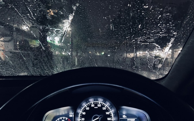 雨の日の視界が変わる ガラス撥水処理をDIYで続けたくなる理由～Weeklyメンテナンス～ 画像