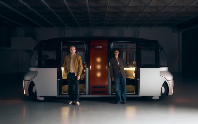 ドイツ製自動運転シャトル「SUE」、世界初公開…時速50kmで公道走行可能 画像