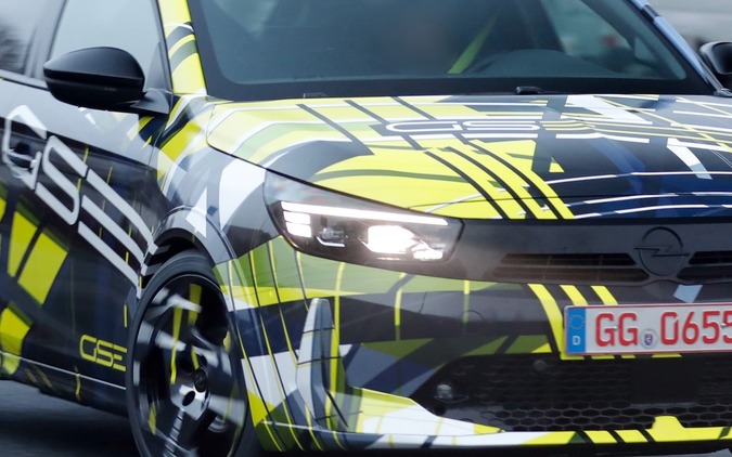 日本復活は…オペル史上最強のホットハッチ『コルサGSE』を目撃、VW ポロGTI 圧倒か 画像