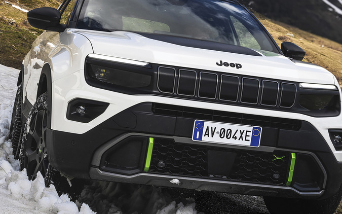 「並のディーゼル4駆上回っとる」後輪トルクが1900Nm!? ジープ、日本初の4WDハイブリッド『アベンジャー 4xe』にSNSも注目 画像