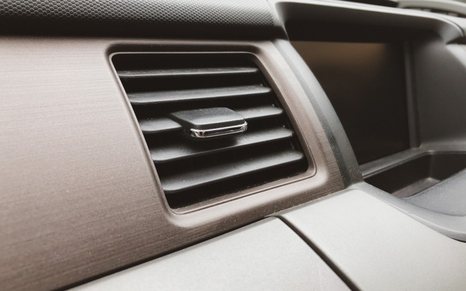 車のエアコン臭は夏前対策がカギ！ エバポレーター清掃で快適ドライブを取り戻す～Weeklyメンテナンス～ 画像