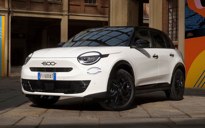 フィアット600、ガソリン6速MT仕様を欧州で追加…100馬力ターボエンジン搭載 画像