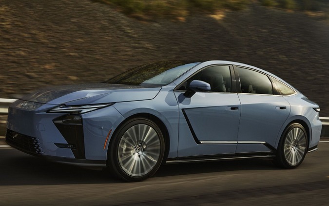レクサスES新型、EVを米国先行発売…シングルモーター「350e」とデュアルモーター「500e」 画像