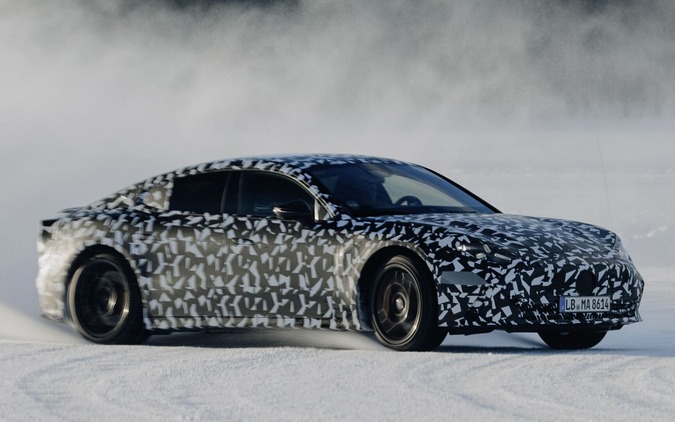 メルセデスAMG GT 4ドアクーペ 新型、スウェーデンで最終冬季テスト完了…「AMGレースエンジニア」搭載 画像