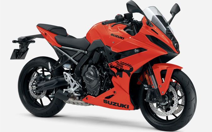 話題の「オレンジの8R」も登場！ スズキ『GSX-8S』『GSX-8R』が改良、「E10ガソリン」対応で進化 画像