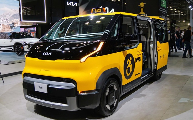 日本導入予定のキア『PV5』ベース、車いす対応タクシー提案…ニューヨークモーターショー2026 画像