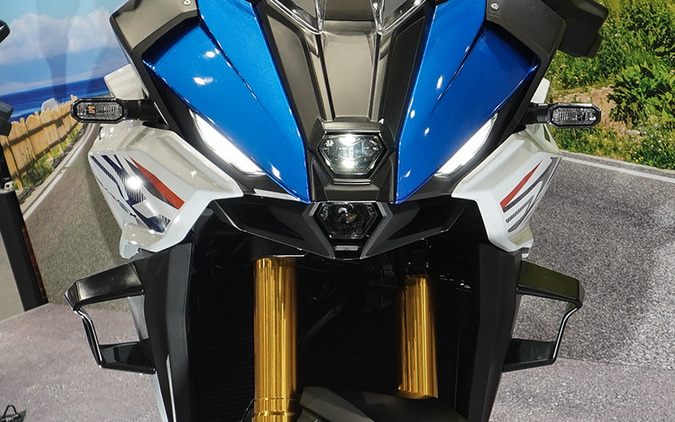 「やっぱカッケーな」「売れそう」“羽根が生えた”スズキの新型クロスオーバー『GSX-S1000GX』にSNSも熱視線！ 画像