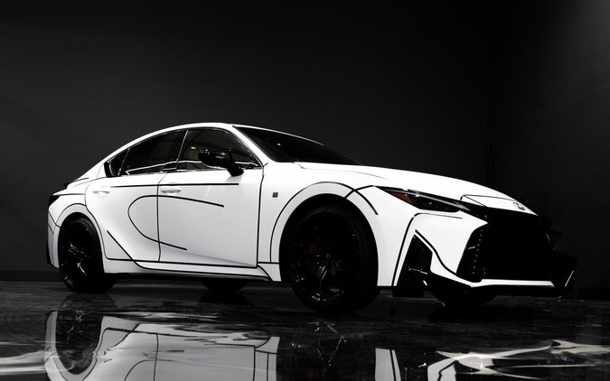 レクサス『IS』改良新型、1台限りのカスタムカーを米シカゴで初公開…独特の線画スタイル 画像