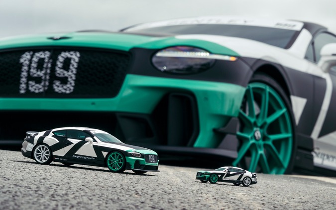 ドリフトするベントレー「Supersports：FULL SEND」、2つのスケールで再現…限定ミニチュア発売 画像