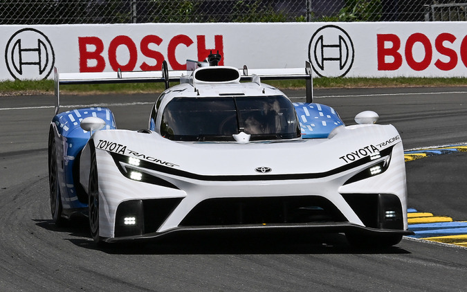 液体水素で走るレーシングカー、トヨタが「ル・マン24時間レース」で走行シーンを披露［詳細画像］ 画像
