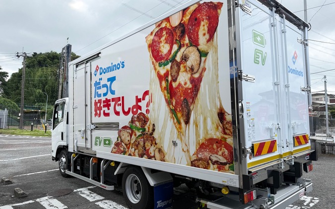 ドミノ・ピザ、QSR業界初のEVトラックを福岡エリアの店舗配送に導入…いすゞ自動車と連携 画像