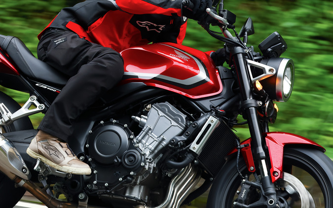 【ホンダ CB400スーパーフォア 試乗】VTECの有無はカンケイない！ 1万2000rpmまで回してわかった“新世代スーフォア”の本質…青木タカオ 画像