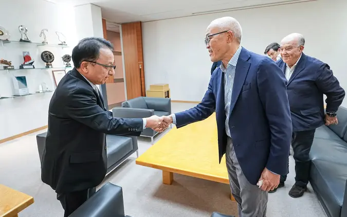 ヤマハ発動機、MotoGPとF1を傘下に持つリバティ・メディアCEOと本社で会談　パートナーシップ強化を確認 画像