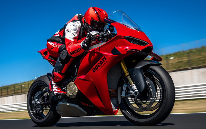 ドゥカティ『パニガーレ V4』2027年モデル発表、V4エンジン改良で218ps達成・最高速12km/hアップ 画像