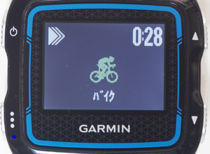 アクティビティのトライアスロンを起動すると、スイムからバイクへ、バイクからランへと、ボタン一つで移行することができる。