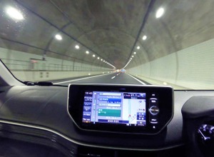 新東名高速道路下り線を走行中。新庄インター手前付近