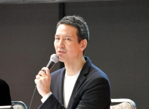 “タクシー王子”の異名を持つ日本交通の川鍋一朗代表取締役会長が登壇