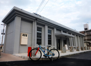 2015年にオープンした軽便与那原駅舎展示資料館。往時の与那原駅の姿を復元している。