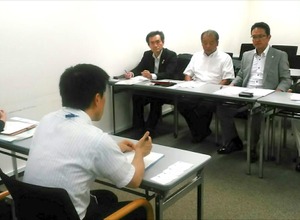 バイクの日をきっかけに関係省庁を表敬訪問した全国オートバイ組合連合会（文部科学省）
