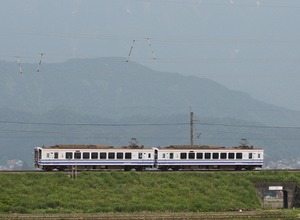 女性限定『超低速』列車ツアーでは、出発前にHK100形電車による車両講座も行なわれる。