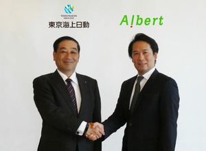東京海上日動の岡田誠専務取締役とALBERTの松本壮志社長