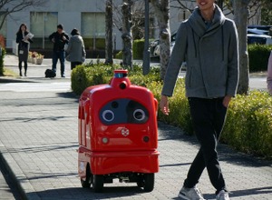 ZMPが慶応大湘南キャンパスで実施した宅配ロボット(CarriRo Deli)の実証実験