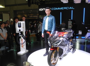 キムコグループのアレン・コウ会長と『スーパーNEX』