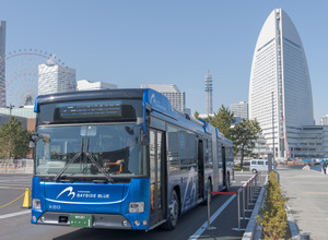 ハイブリッド連節バス「BAYSIDE BLUE」